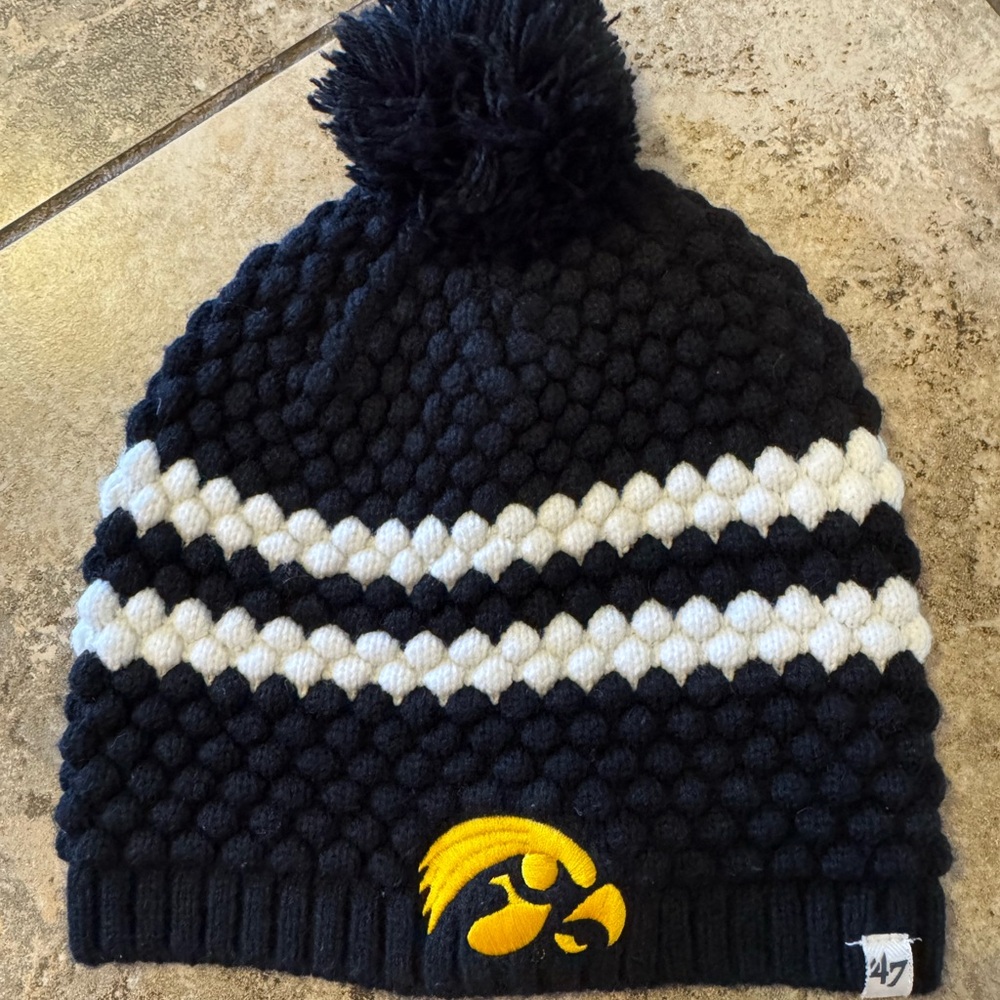 47 brand women’s IOWA HAWKEYES BLACK NCAA BEANIE POM WINTER KNIT SKULL CAP HAT